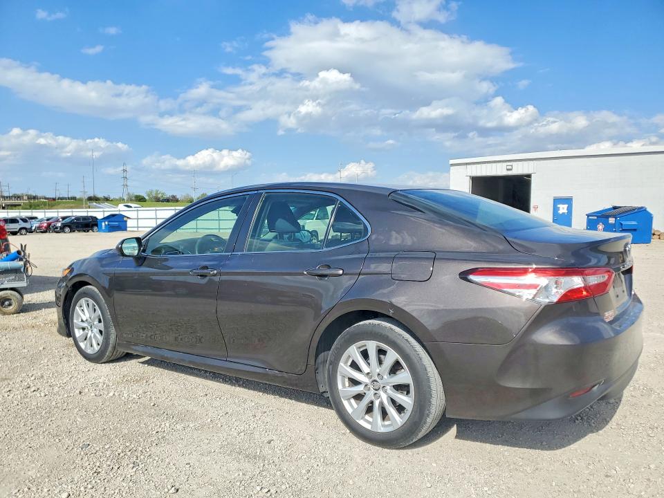 52123696 :رقم المزاد ، JTNB11HK2J3043266 vin ، 2018 Toyota Camry مزاد بيع