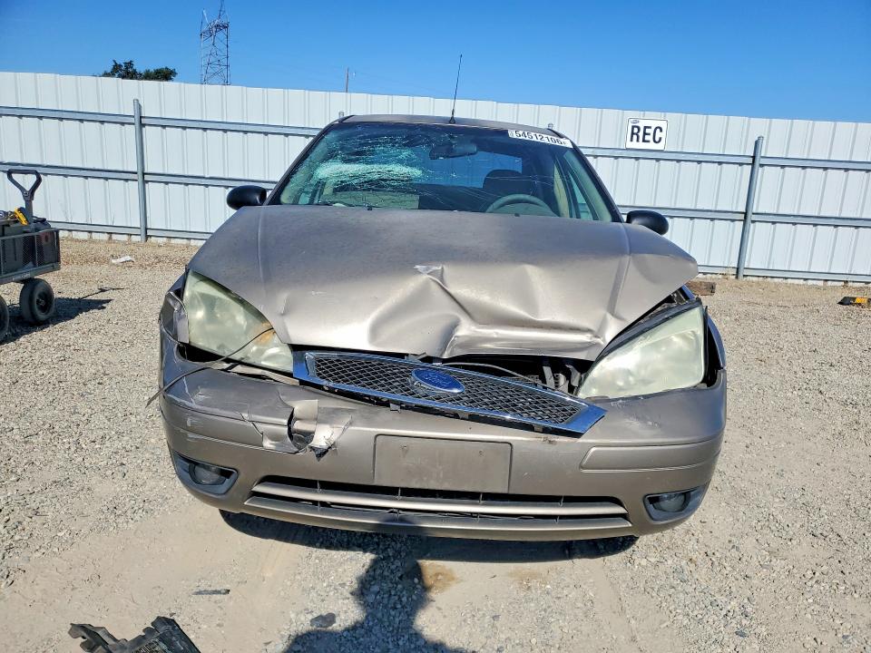 54512106 :رقم المزاد ، 1FAFP34N55W310202 vin ، 2005 Ford Focus مزاد بيع
