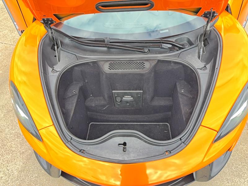 54722586 :رقم المزاد ، SBM13DAA0GW000430 vin ، 2016 Mclaren Automotive 570s مزاد بيع
