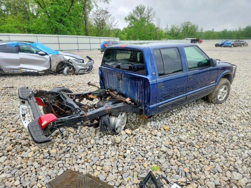 53944026 :رقم المزاد ، 1GCDT13X23K156329 vin ، 2003 Chev S Truck مزاد بيع