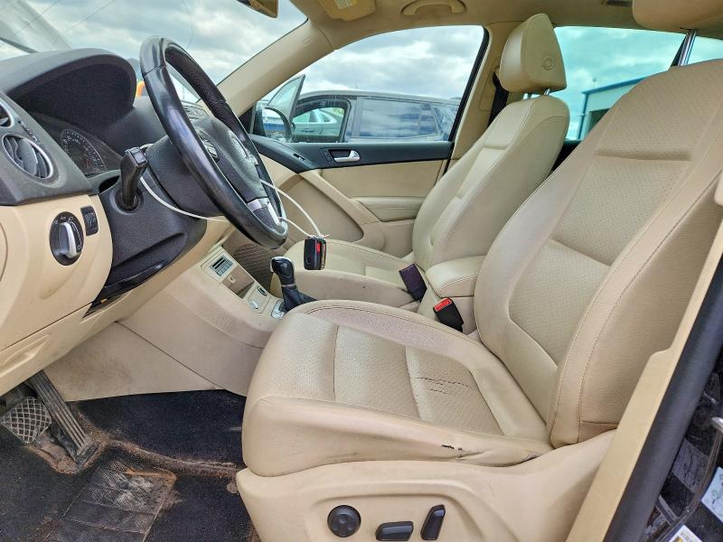 51496716 :رقم المزاد ، WVGSV7AX0HK010554 vin ، 2017 Volkswagen Tiguan مزاد بيع