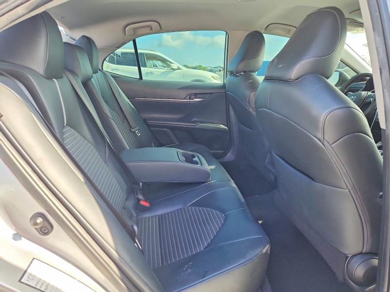52806406 :رقم المزاد ، 4T1C11AK5NU648008 vin ، 2022 Toyota Camry مزاد بيع