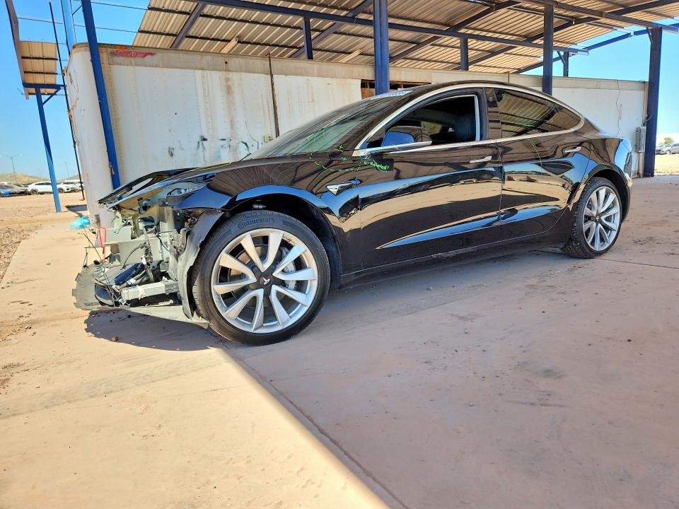54718656 :رقم المزاد ، 5YJ3E1EA4JF176073 vin ، 2018 Tesla Model 3 مزاد بيع