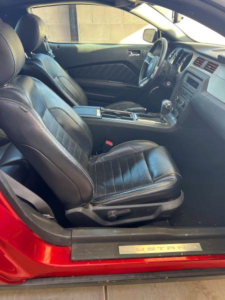 55025306 :رقم المزاد ، 1ZVBP8CH9A5118120 vin ، 2010 Ford Mustang مزاد بيع