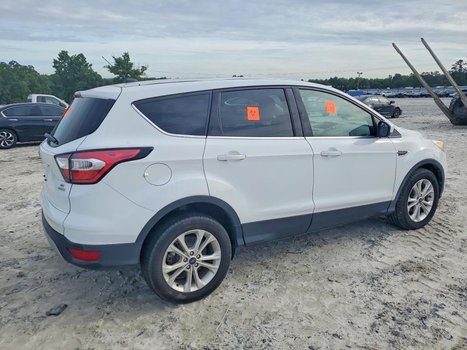 55021076 :رقم المزاد ، 1FMCU0GD8JUA35675 vin ، 2018 Ford Escape مزاد بيع