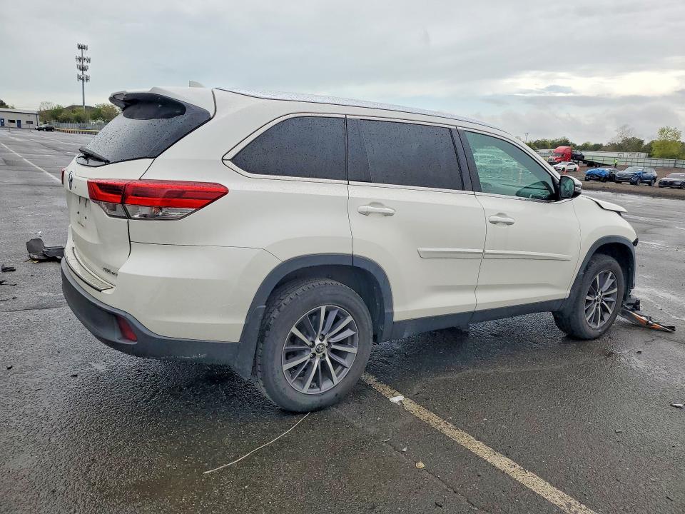 Продаж на аукціоні авто 2019 Toyota Highlander, vin: 5TDJZRFH0KS601050, номер лоту: 53694906