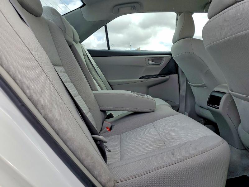 55171756 :رقم المزاد ، 4T1BF1FKXFU104952 vin ، 2015 Toyota Camry مزاد بيع