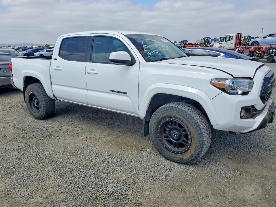 53292456 :رقم المزاد ، 3TMCZ5AN8HM098519 vin ، 2017 Toyota Tacoma مزاد بيع