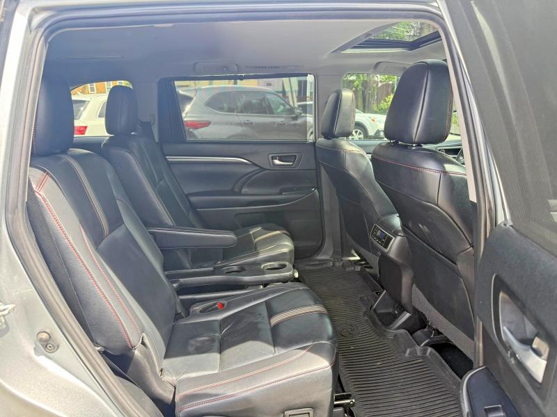 2019 Toyota Highlander მანქანა იყიდება აუქციონზე, vin: 5TDJZRFH5KS565789, აუქციონის ნომერი: 55091406