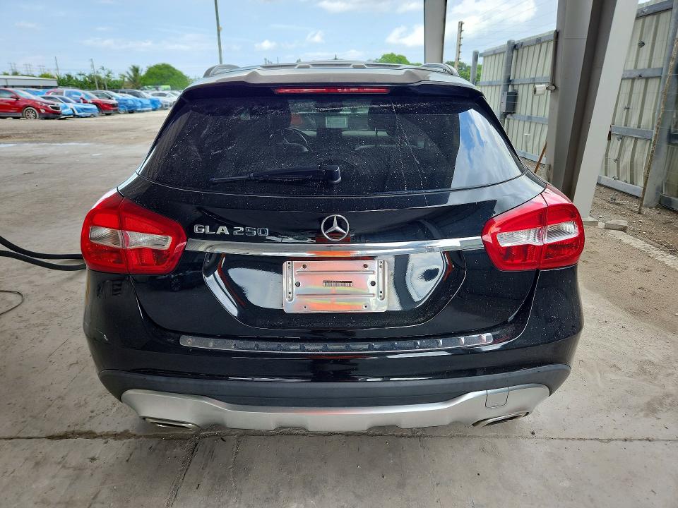 55686966 :رقم المزاد ، WDCTG4EB2JJ478517 vin ، 2018 Mercedes-benz Gla مزاد بيع