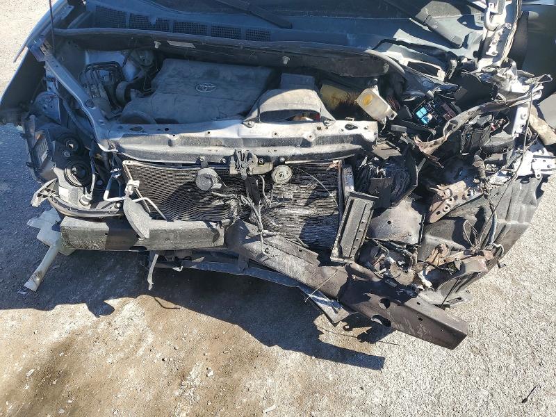 53366736 :رقم المزاد ، 5TDKK3DC8BS011904 vin ، 2011 Toyota Sienna مزاد بيع
