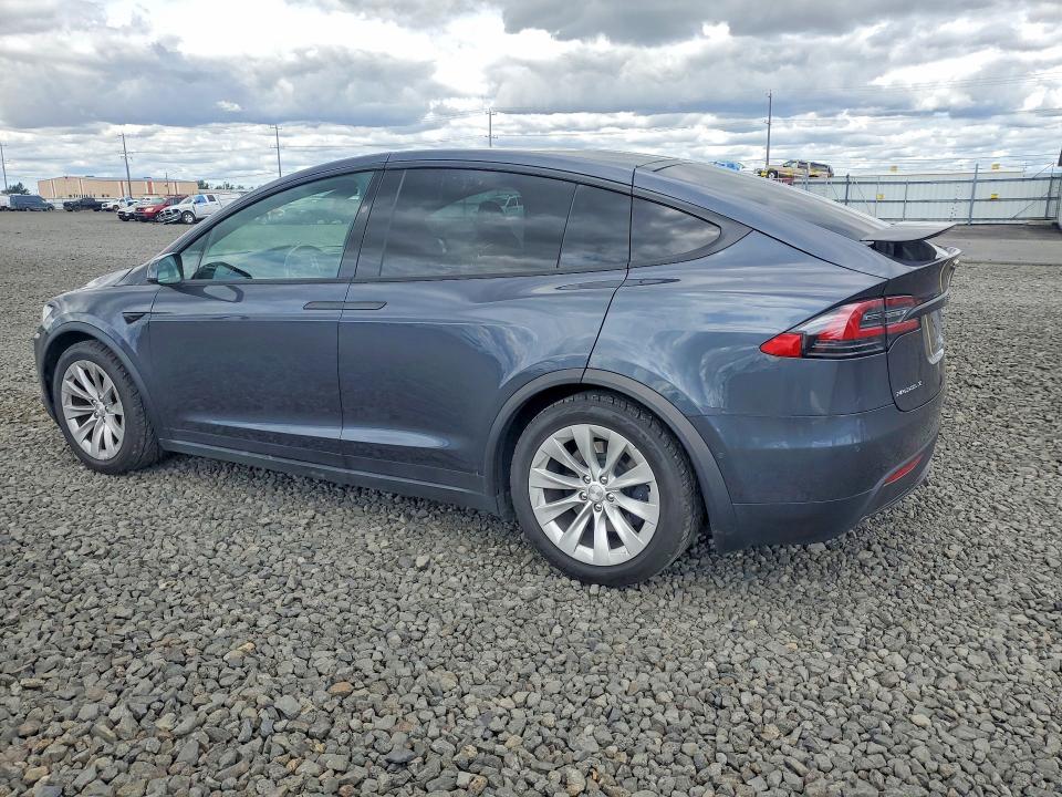 53252066 :رقم المزاد ، 5YJXCBE21JF090385 vin ، 2018 Tesla Model X مزاد بيع