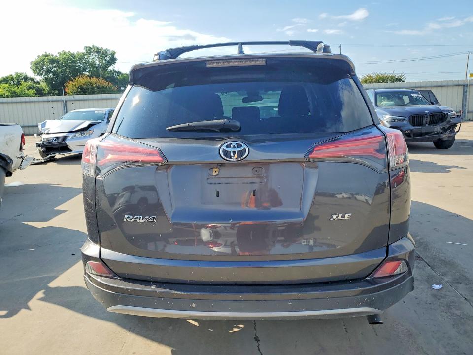 54917326 :رقم المزاد ، 2T3WFREV0JW418492 vin ، 2018 Toyota Rav4 مزاد بيع