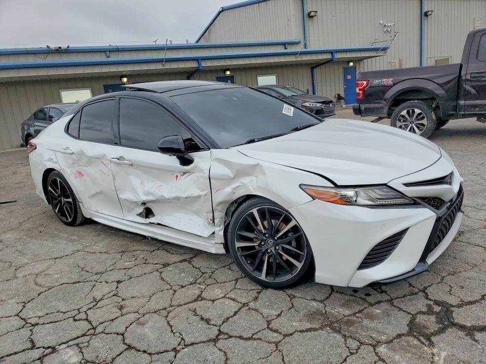 54399946 :رقم المزاد ، 4T1B61HK1KU162004 vin ، 2019 Toyota Camry مزاد بيع