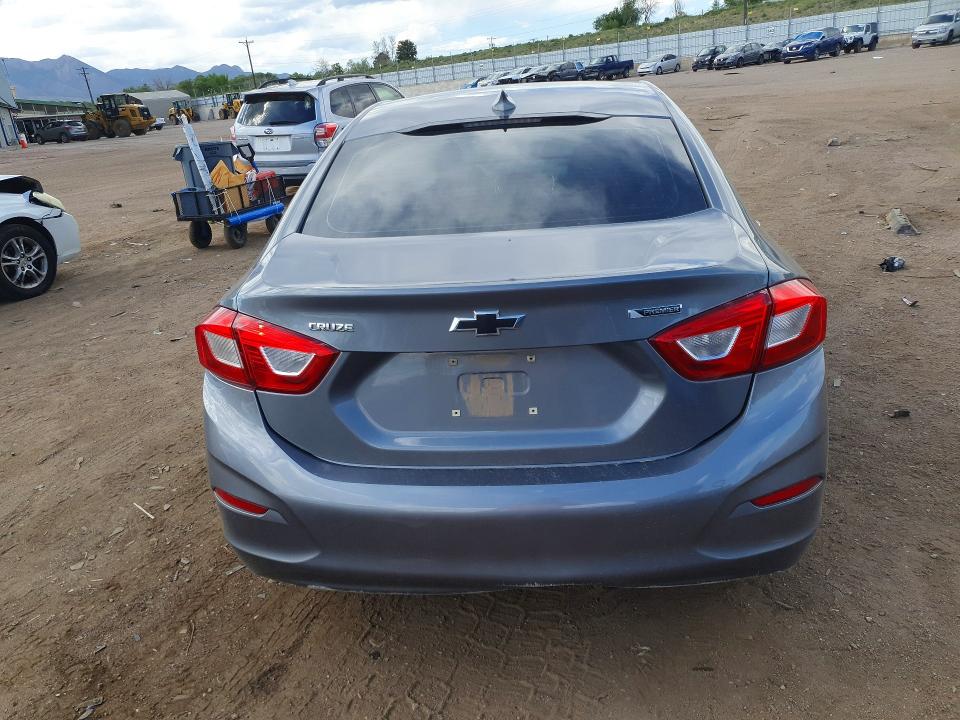 53570016 :رقم المزاد ، 1G1BF5SM8J7143591 vin ، 2018 Chevrolet Cruze مزاد بيع