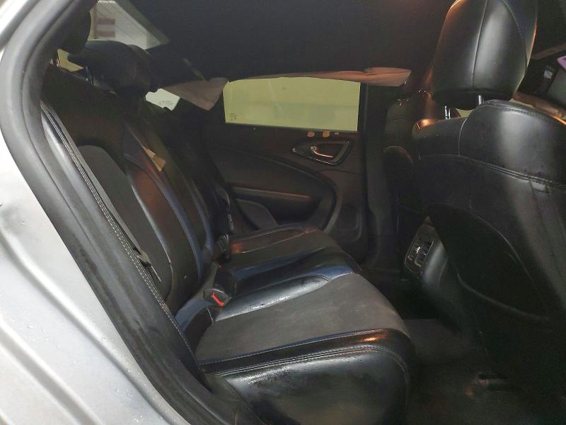 52722276 :رقم المزاد ، 1C3CCCBG9FN702253 vin ، 2015 Chrysler 200 مزاد بيع