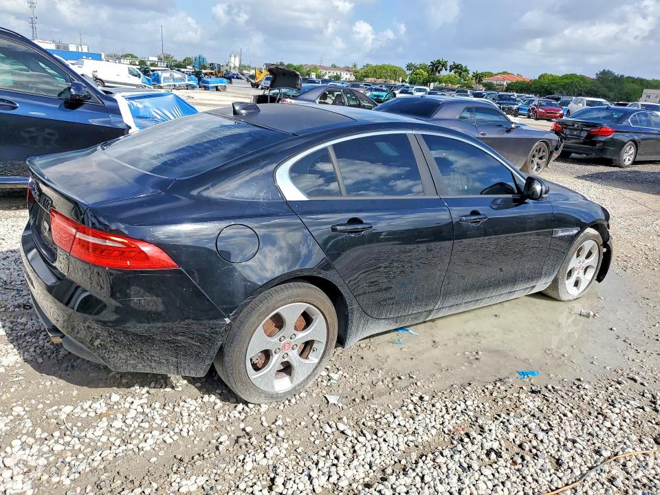 54880076 :رقم المزاد ، SAJAR4BG5HA958845 vin ، 2017 Jaguar Xe مزاد بيع