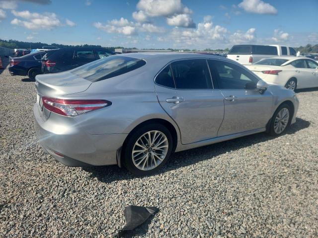 52181036 :رقم المزاد ، 4T1B11HK8JU133032 vin ، 2018 Toyota Camry مزاد بيع