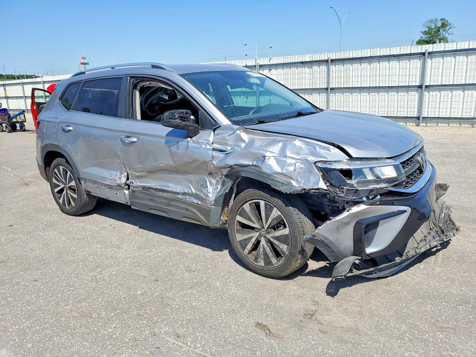 54251756 :رقم المزاد ، 3VVRX7B2XNM022748 vin ، 2022 Volkswagen Taos مزاد بيع