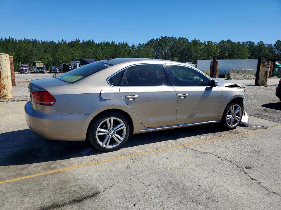 53752756 :رقم المزاد ، 1VWBV7A33FC038743 vin ، 2015 Volkswagen Passat مزاد بيع