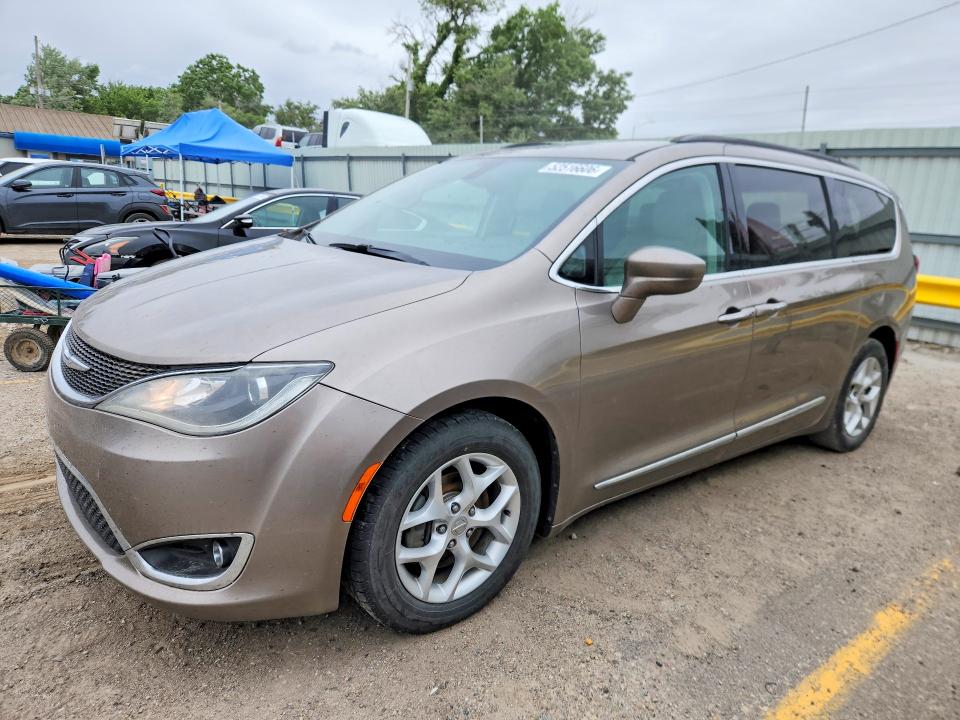 52516606 :رقم المزاد ، 2C4RC1BG2HR535928 vin ، 2017 Chrysler Pacifica مزاد بيع