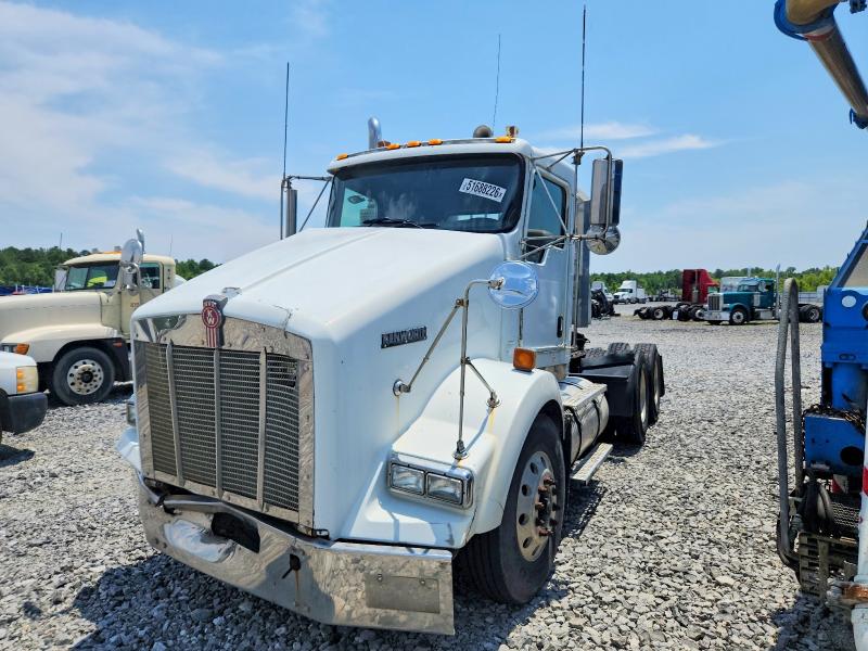 2003 Kenworth T800 მანქანა იყიდება აუქციონზე, vin: 3WKDDB9X23F387594, აუქციონის ნომერი: 51688226