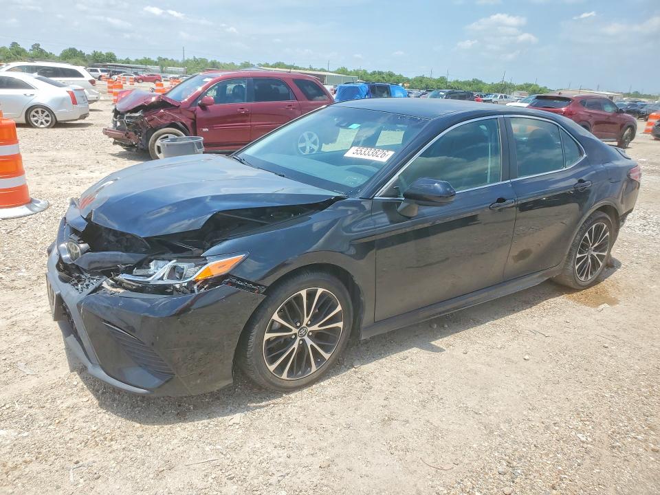 55333826 :رقم المزاد ، 4T1B11HK9JU562194 vin ، 2018 Toyota Camry مزاد بيع