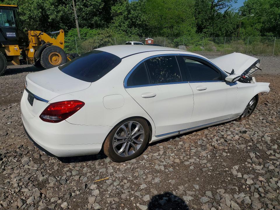 52950676 :رقم المزاد ، 55SWF4JB2HU233681 vin ، 2017 Mercedes-benz C مزاد بيع