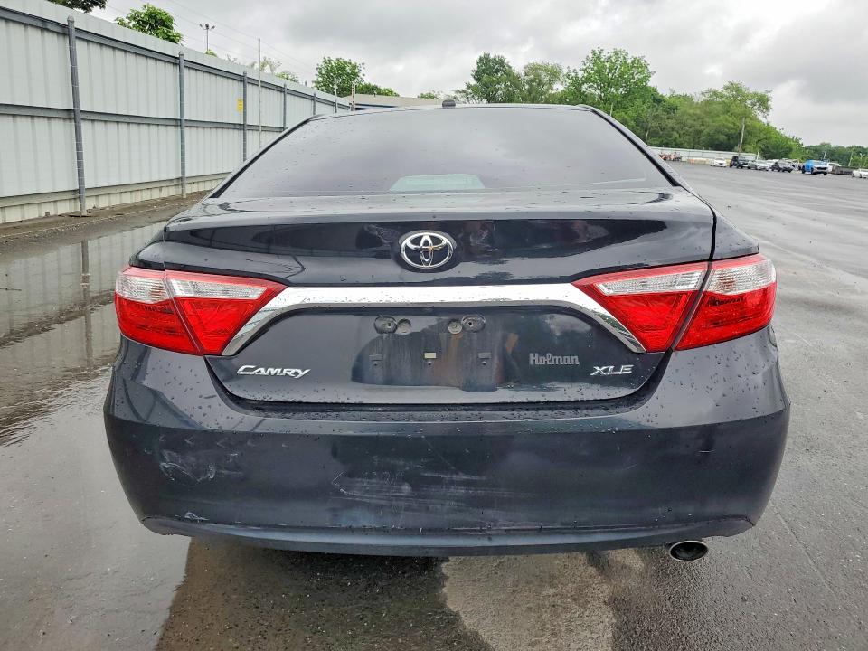 55220266 :رقم المزاد ، 4T1BF1FK9HU655215 vin ، 2017 Toyota Camry مزاد بيع