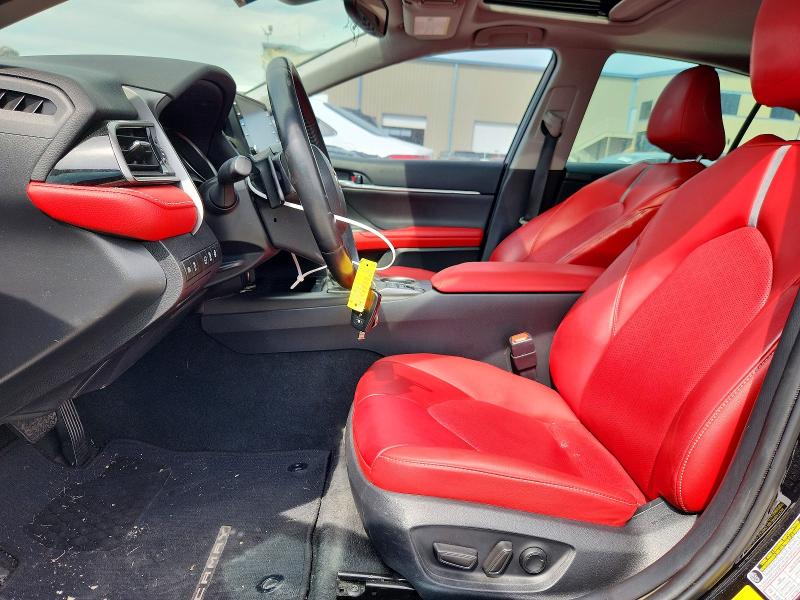 54994296 :رقم المزاد ، 4T1K31AKXNU599281 vin ، 2022 Toyota Camry مزاد بيع