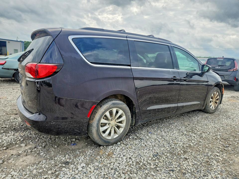 54264956 :رقم المزاد ، 2C4RC1DG8HR642852 vin ، 2017 Chrysler Pacifica مزاد بيع