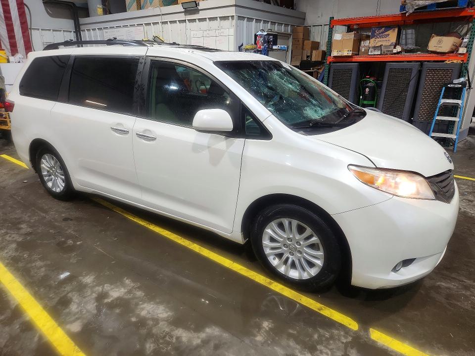 Aukcja sprzedaży 2017 Toyota Sienna, vin: 5TDYZ3DC0HS893584, numer aukcji: 54710126