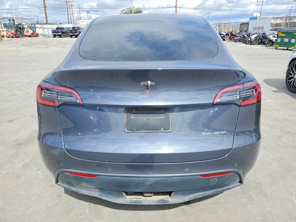 52530686 :رقم المزاد ، 7SAYGDEE9NF574991 vin ، 2022 Tesla Model Y مزاد بيع
