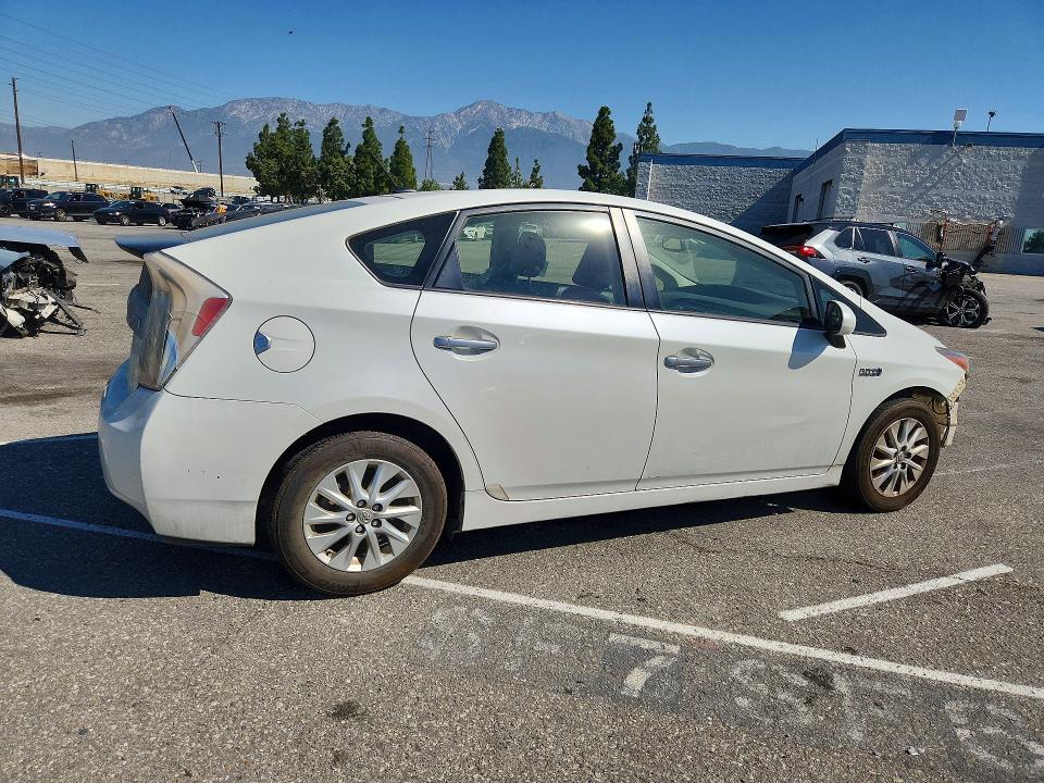 54494326 :رقم المزاد ، JTDKN3DP0F3071709 vin ، 2015 Toyota Prius Plug-in Hybrid مزاد بيع