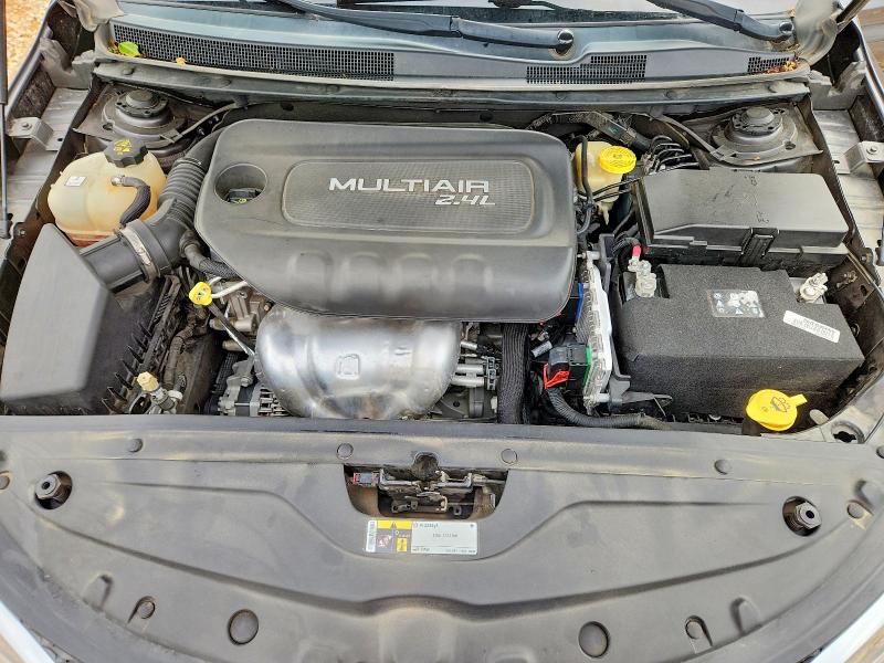 52459496 :رقم المزاد ، 1C3CCCCB9FN528168 vin ، 2015 Chrysler 200 مزاد بيع