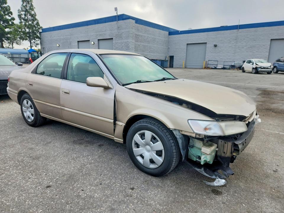 54810086 :رقم المزاد ، 4T1BF22K1WU056768 vin ، 1998 Toyota Camry مزاد بيع