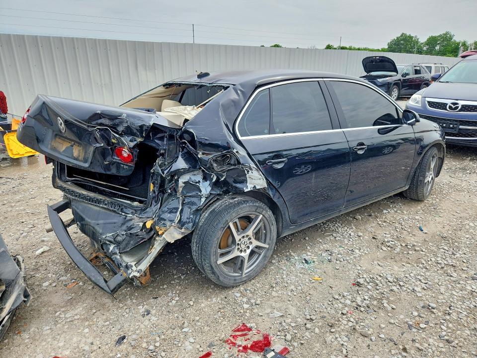 54956526 :رقم المزاد ، 3VWRL7AJ1AM165078 vin ، 2010 Volkswagen Jetta مزاد بيع