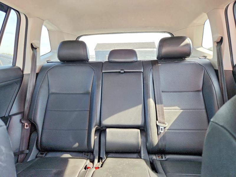 Продажа на аукционе авто 2018 Volkswagen Tiguan, vin: 3VV2B7AX8JM042259, номер лота: 53948026