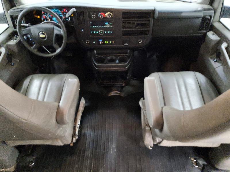 54619106 :رقم المزاد ، 1GCWGBFP0L1135421 vin ، 2020 Chevrolet Express G2500 مزاد بيع