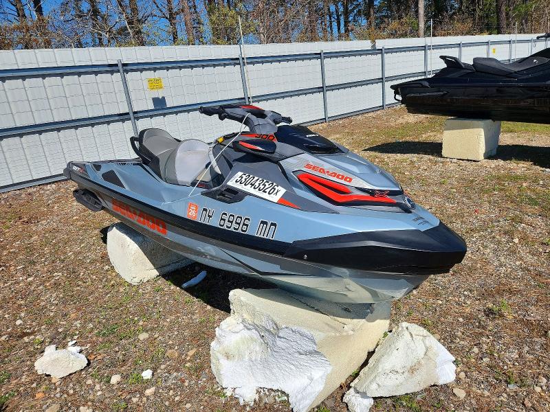 53043526 :رقم المزاد ، YDV13552C818 vin ، 2004 Sea Doo Rtx-x مزاد بيع