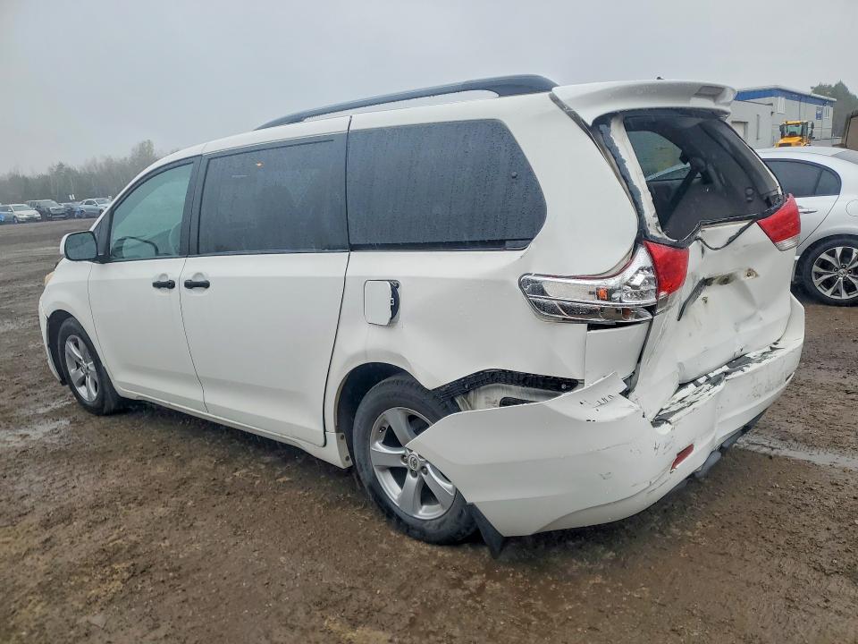 2011 Toyota Sienna მანქანა იყიდება აუქციონზე, vin: 5TDZK3DCXBS026726, აუქციონის ნომერი: 52387396