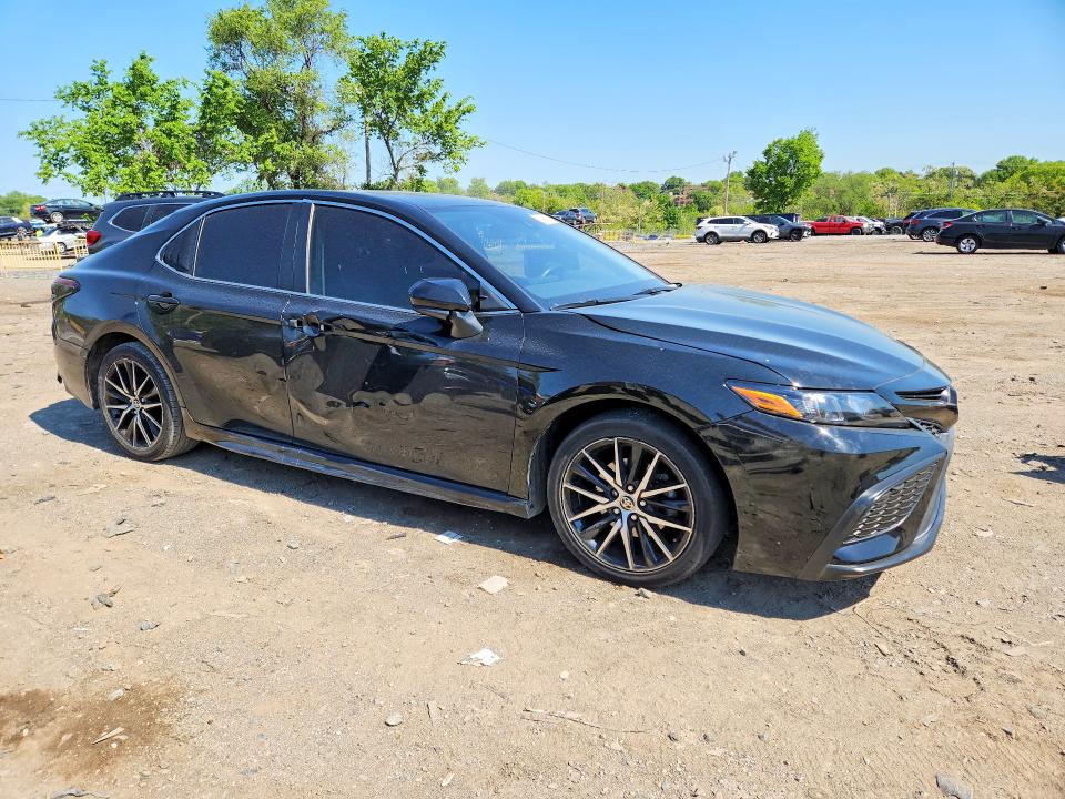 51961036 :رقم المزاد ، 4T1G11AK2MU557696 vin ، 2021 Toyota Camry مزاد بيع