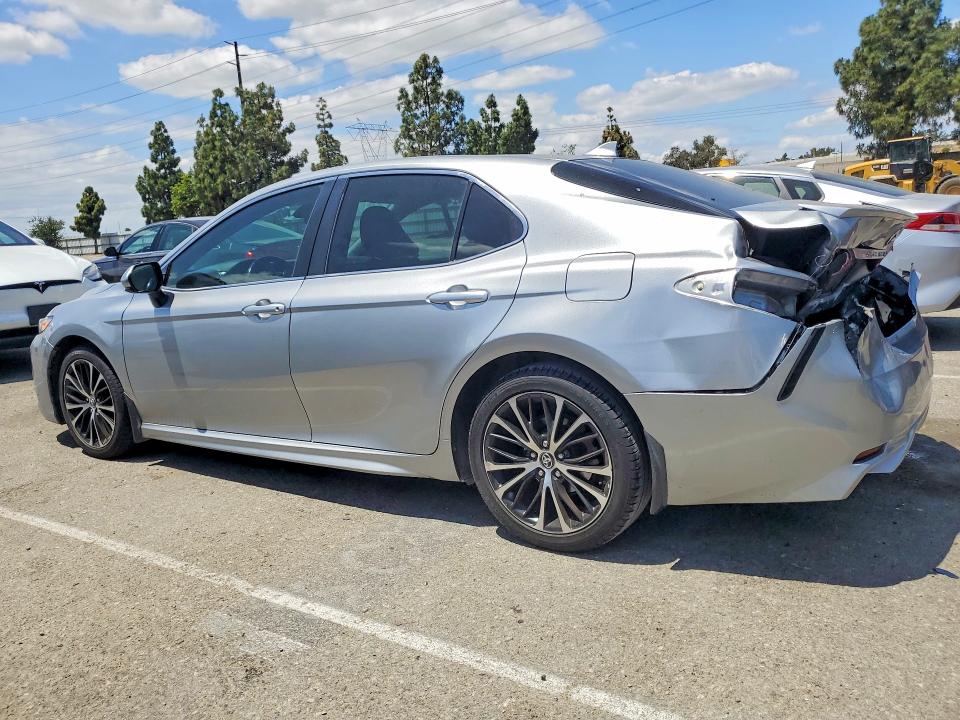 55444066 :رقم المزاد ، 4T1B11HK1KU825750 vin ، 2019 Toyota Camry مزاد بيع