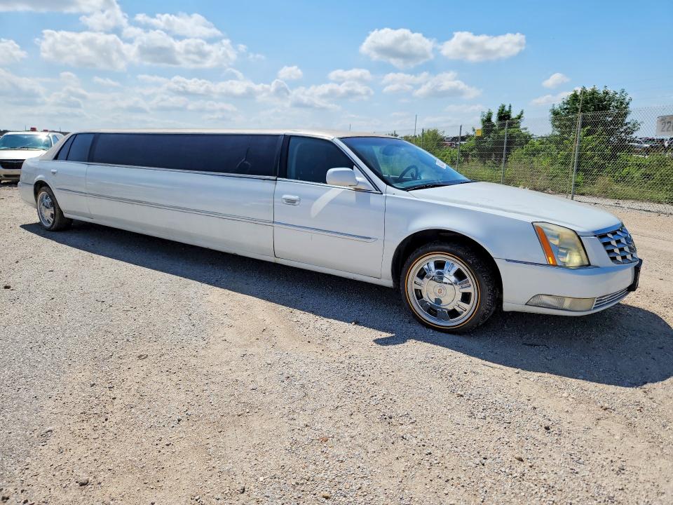 54528776 :رقم المزاد ، 1GE9K9C61BU550087 vin ، 2011 Cadillac Professional Chassis مزاد بيع