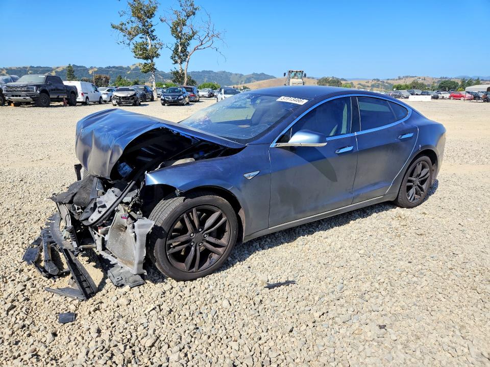 2014 Tesla Model S მანქანა იყიდება აუქციონზე, vin: 5YJSA1H10EFP30525, აუქციონის ნომერი: 51913466