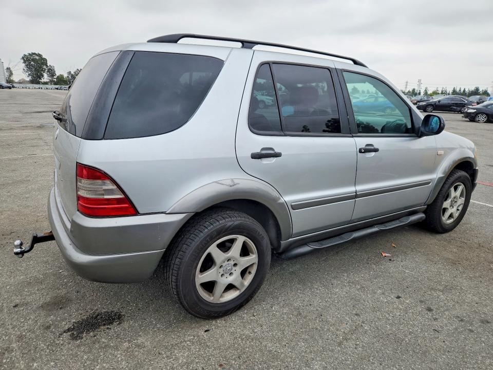 53825776 :رقم المزاد ، 4JGAB54E0XA138381 vin ، 1999 Mercedes-benz Ml مزاد بيع