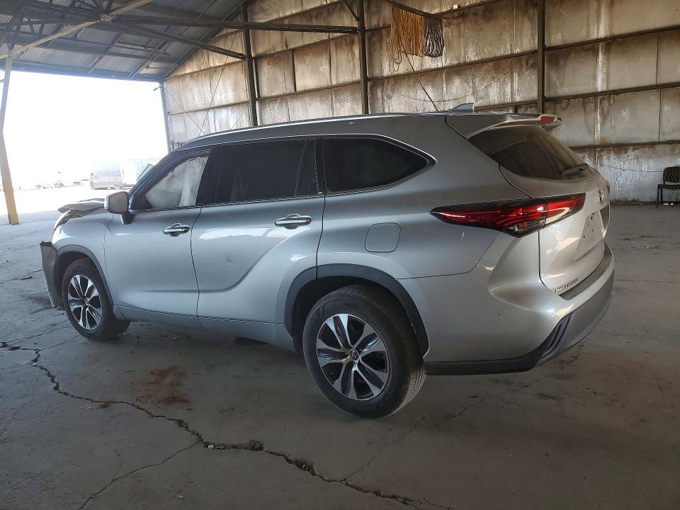 53131856 :رقم المزاد ، 5TDGZRAH4NS546883 vin ، 2022 Toyota Highlander مزاد بيع