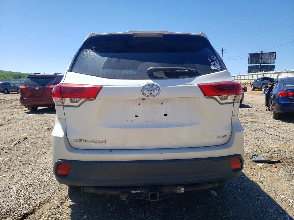 52883056 :رقم المزاد ، 5TDBZRFHXJS818303 vin ، 2018 Toyota Highlander مزاد بيع