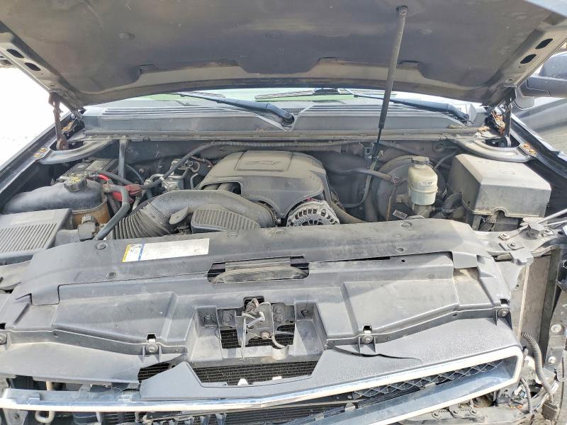 52392736 :رقم المزاد ، 1GNSCJE06BR103945 vin ، 2011 Chev Suburban مزاد بيع