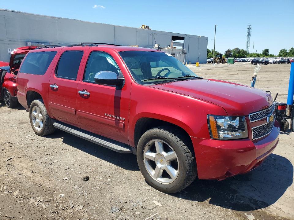 2014 Chevrolet Suburban მანქანა იყიდება აუქციონზე, vin: 1GNSKHE72ER180017, აუქციონის ნომერი: 53212066